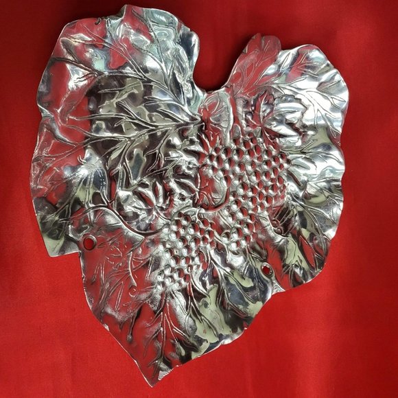 Vintage Grape Leaf Silver Tone Wall Hanging Decor - Picture 3 of 13